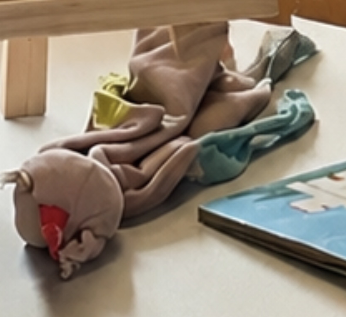 Doudou licorne avec des pompons — Haubourdin