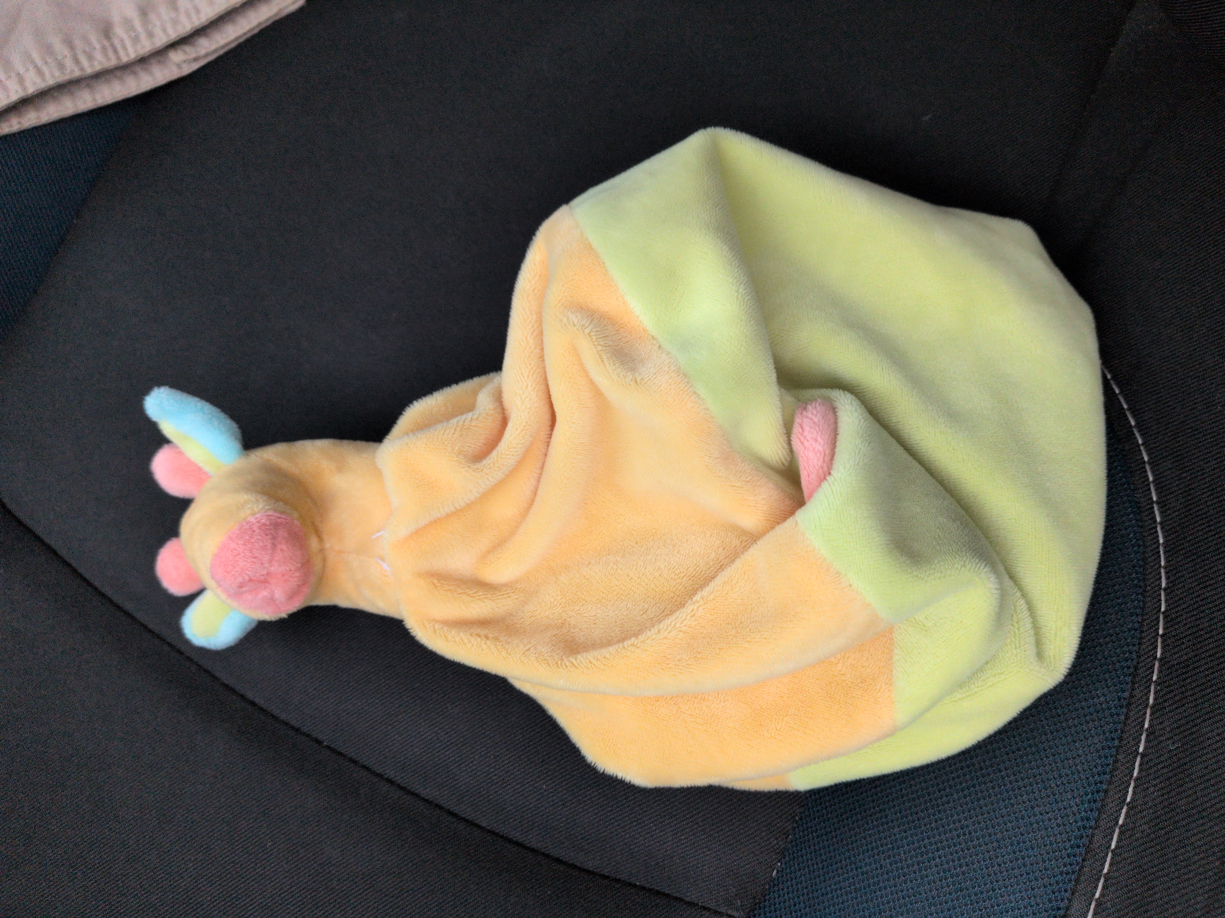 Girafe jaune et vert — Villenave-d'Ornon